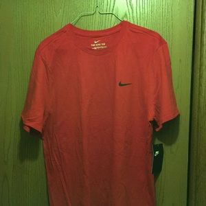 Men’s red Nike athletic cut tee